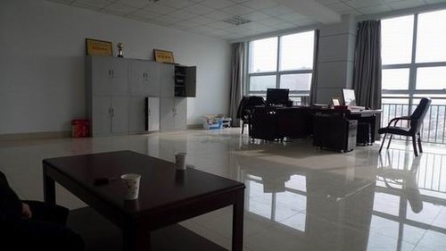 陇县交警大队豪华办公楼 人均面积超600平米