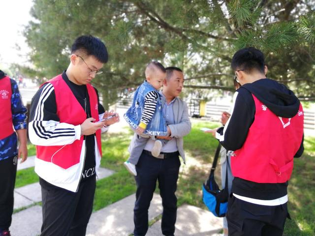 志愿活动树榜样 国庆节曲江文明旅游志愿者在