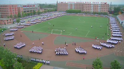 河北衡水二中学生跑操像阅兵 视频走红网络