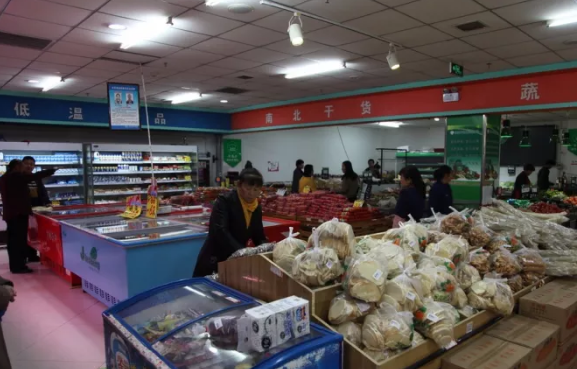 摆地摊的三轮车改装图_城市摆地摊收入(3)