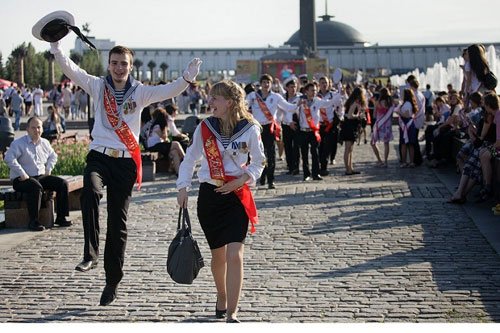 俄罗斯中学生的疯狂毕业照