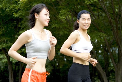 从胸部大小看患癌几率:<em>大胸女人</em>更容易得癌_大