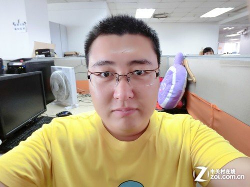 我们几乎天天可以看到各种美铝仙女般的照片,火红火红的郭美美大饼脸