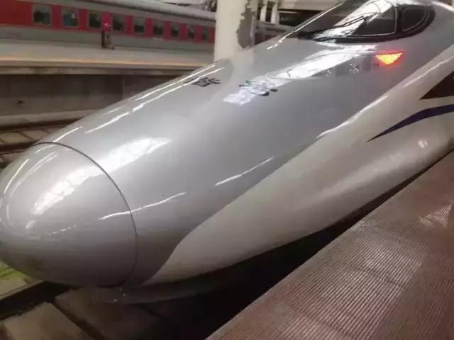 中国最美高铁开通 小编抢先探班游遍中国美景