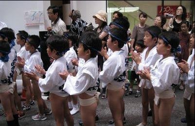 囧!实拍日本每年一度的 <em>光腚</em>节 (图)_腾讯大秦网