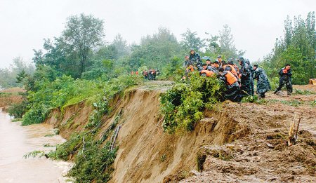 暴雨洪涝致西安20余万人受灾 损失达1.27亿