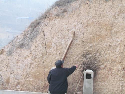 组图:陕西采石厂炸山采石 危及400多村民生存