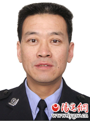 府谷两车相撞4死2伤所长调查事故时被撞亡