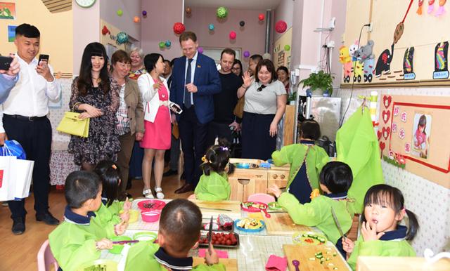 俄罗斯教育代表团来杨凌交流访问