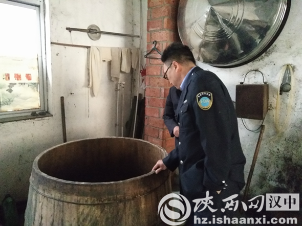 洋县市场监督管理局查获2家无证粉条加工作坊