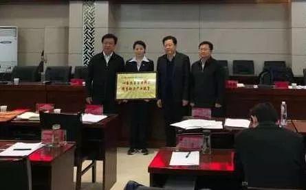 新华保险向陕西榆林佳县扶贫示范项目捐赠13