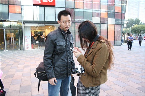 群众的体验最真实--街头<em>素人</em>评测iPhone4S_大