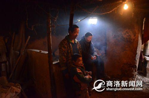 商洛一五口之家四人病残 吃盐醋都要赊帐(图)