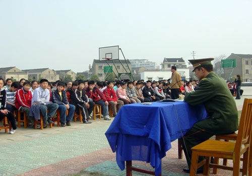 三部法规审议 国防教育将进入陕西中小学课堂