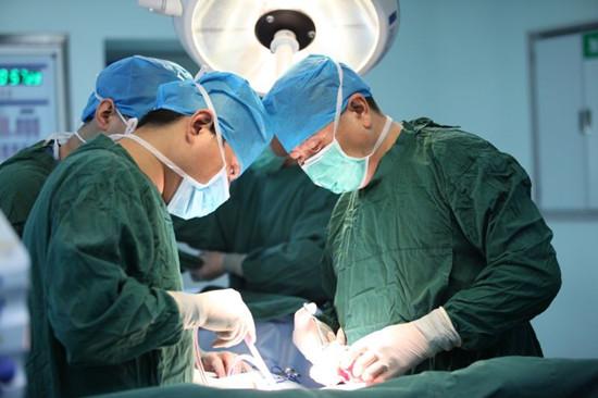 唐都医院普外科成功实施巨型恶性肿瘤切除术