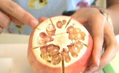 以后剥石榴再也不用一颗颗地剥了
