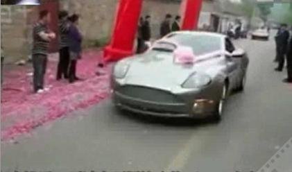 最牛农村婚礼豪车列队游街