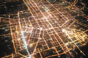 网友从飞机上拍西安夜景 网友微博转发称惊艳