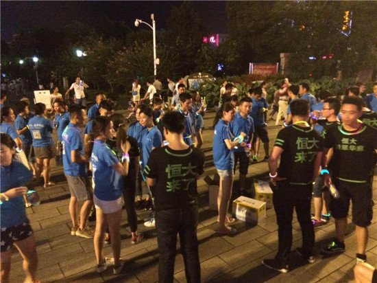 湘潭恒大翡翠华庭 首届大型荧光夜跑8月15日震