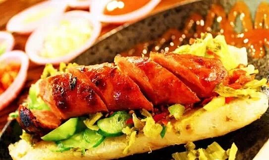 万达 万总裁做了一个梦 梦见自己撑死在台湾_