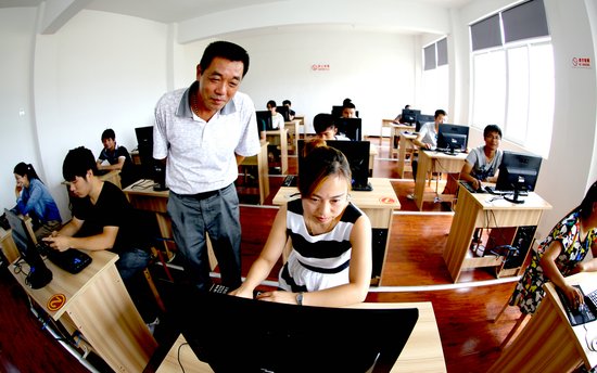 优优驾校周年庆特色活动 一路相伴优中选优_频