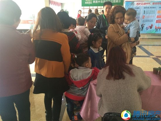 点亮一城春色!万新·莱茵半岛认领春天全城送