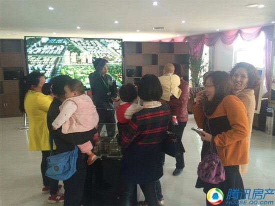 点亮一城春色!万新·莱茵半岛认领春天全城送