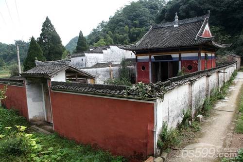 歙县绍濂乡小溪村村民释亦农子承父业守省保