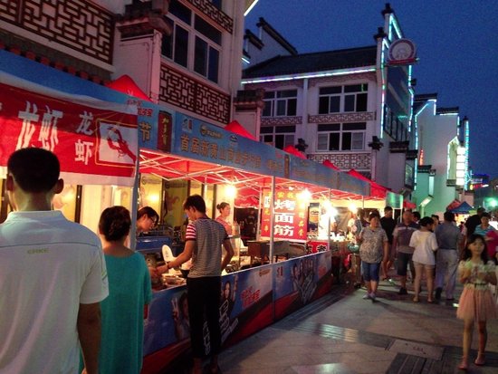 新黄山商业步行街7.26-8.4千岛湖啤酒节夜夜笙