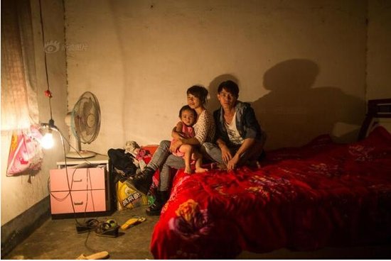 中国早婚县女孩们的住房现状 穷的一塌糊涂_频