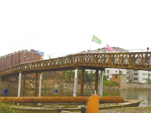 市区大庆桥南侧跨串场河临时便桥投入使用