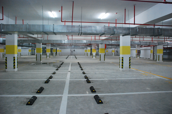 四季金辉:最美不是下雨天,是让你的车车不怕被