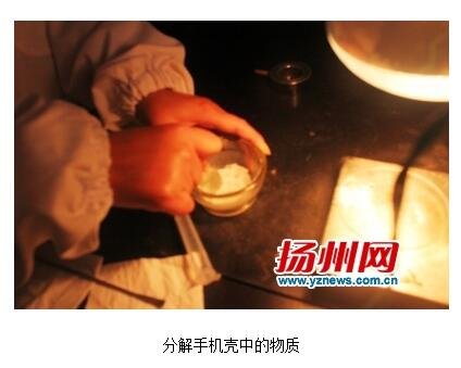 网传手机壳含“苯”会致癌?扬大硕士证明系谣言