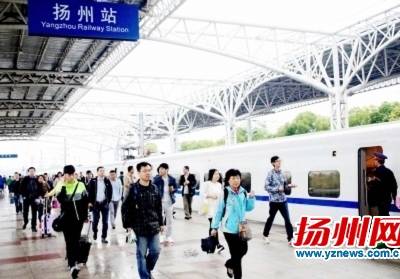 至南京动车上座率达99.1% 火车站等免费停车