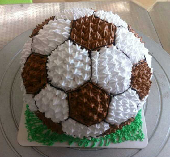 富春山居首现3D足球蛋糕 世界杯美食季震撼开场