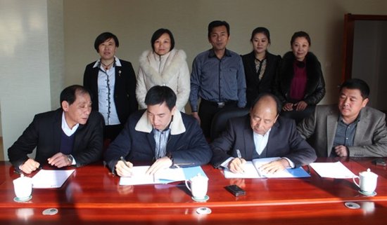 磁山温泉小镇与张学良基金会、中国大爱城签约