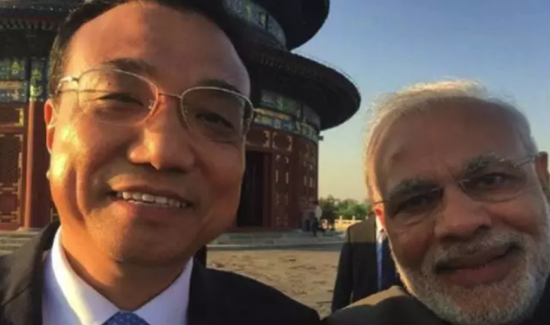 王健林与印度总理莫迪三次握手背后那些玄机!