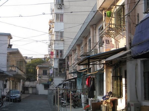 低层社区通风不好、楼区污染严重 低层社区通风不好、楼区污染严重