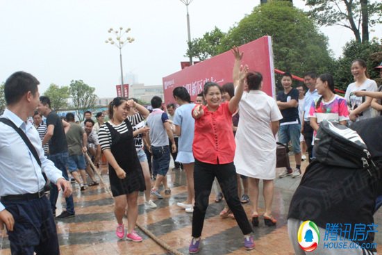 港中旅公元庆七一拔河比赛隆重举行