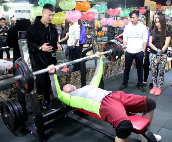 悦美斯国际健身会所首届健身交流大会欢乐落