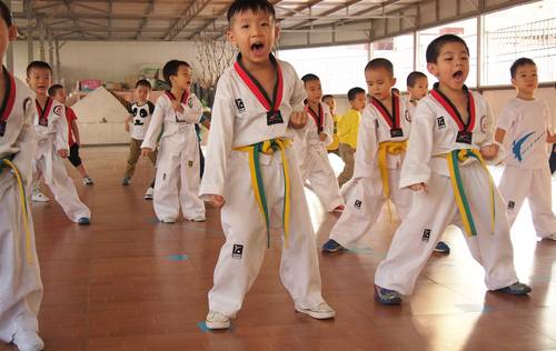 深圳赤峰跆拳道培训学校:学跆拳道能锻炼领导