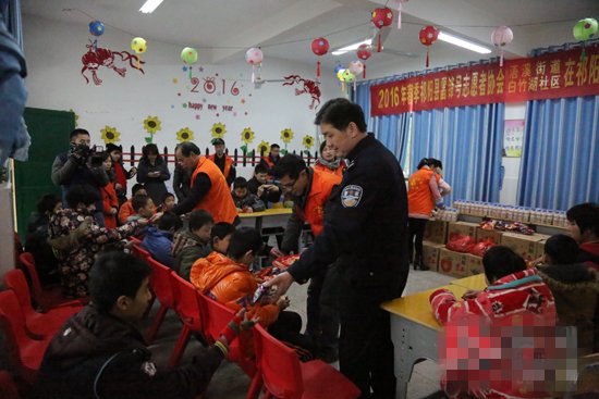 特别的爱--雷锋号志愿者慰问特殊教育学校_频