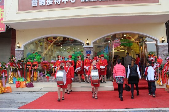 西班牙花园营销中心盛大开放,异域风情惊艳时