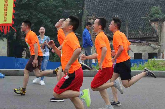古城·新走廊:零陵首届微型马拉松活力开跑_频
