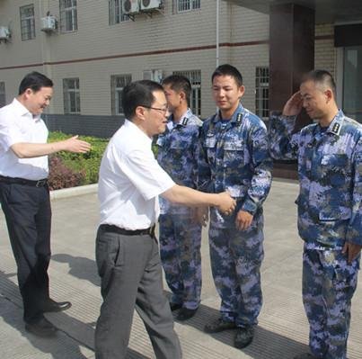 陈文浩、易佳良八一前夕走访慰问驻永部队