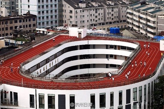 一小学楼顶建200米长环形跑道_频道-永州