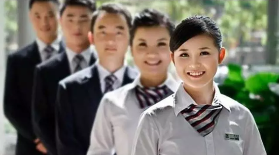 宋卫平考察镇江小镇 漫步滨江体验诚园