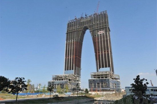 秋裤倒了 厦门倒立U型奇葩楼呼应苏州秋裤楼_