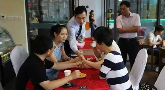 时间酝酿了幸福 见证家人们的每一次欢聚