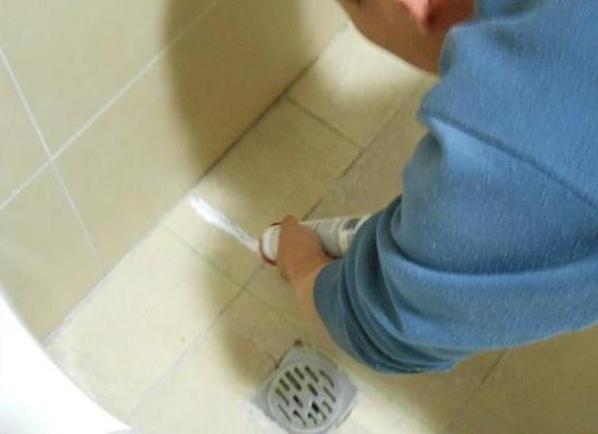 要想浴室不会溅水,只需安装挡水条,半小时搞定!